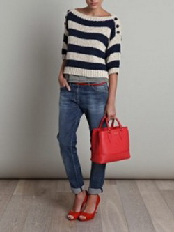 Брюки и красная сумка Брюки и красная сумка