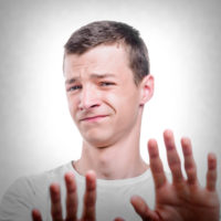 Недовольный мужчина