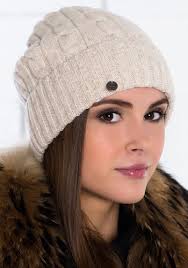 Девушка в шавке