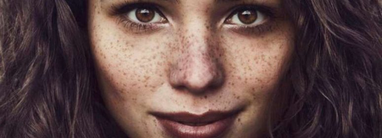 Лицо в веснушках